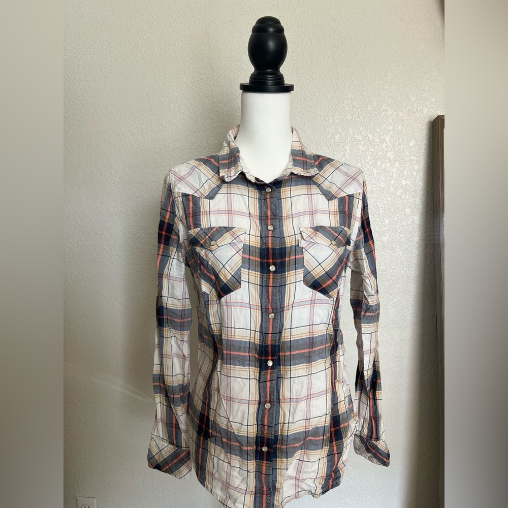 Levi’s women’s plaid button-up, tailored fit, long sleeve